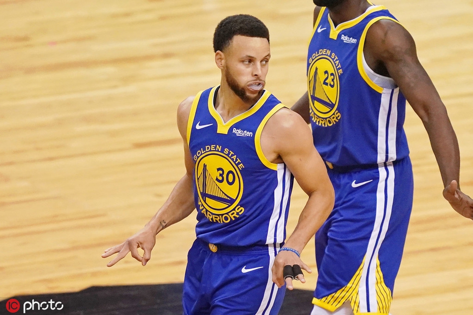 Ném 3 khủng như Stephen Curry: Dù thua Game 1 nhưng vẫn lập kỷ lục NBA